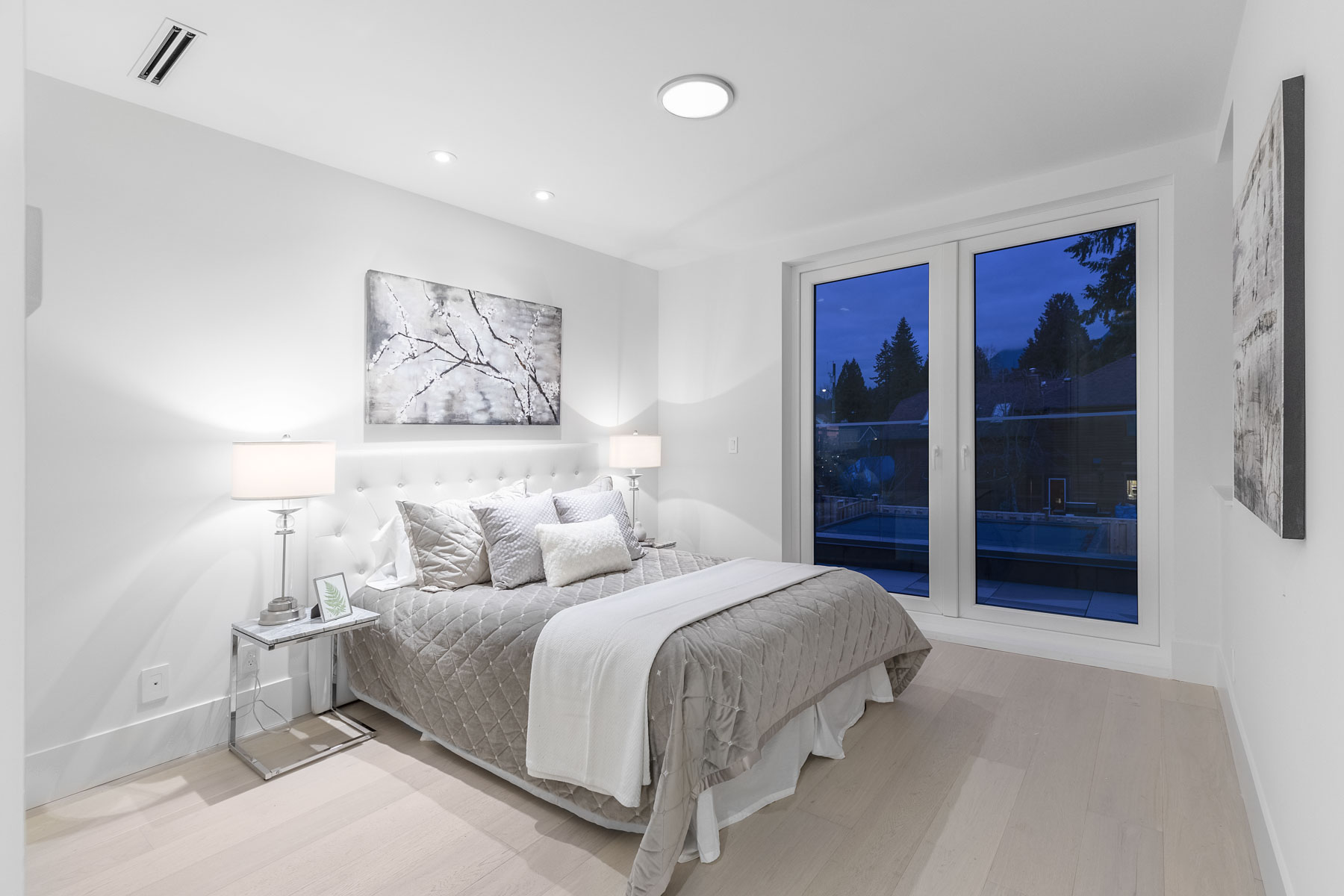 822 Cumberland Crescent